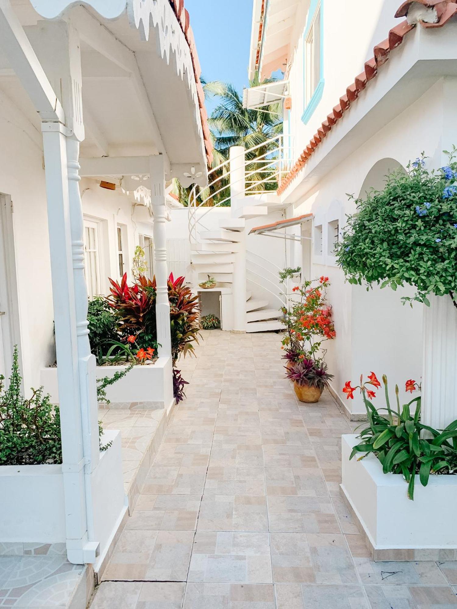 Brisas Doradas Beachfront Villa Cabarete Exterior photo